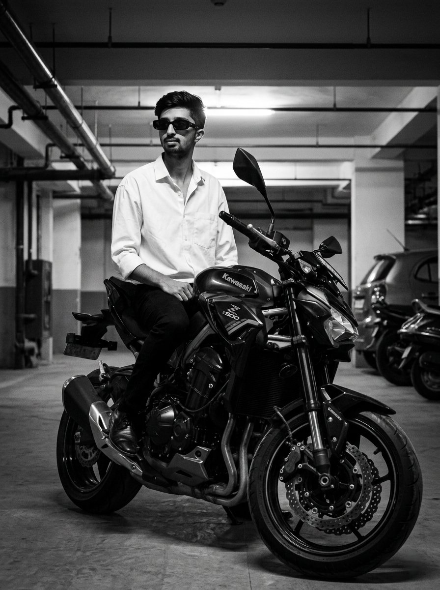 Black and White Kawasaki z900 Image Prompt 