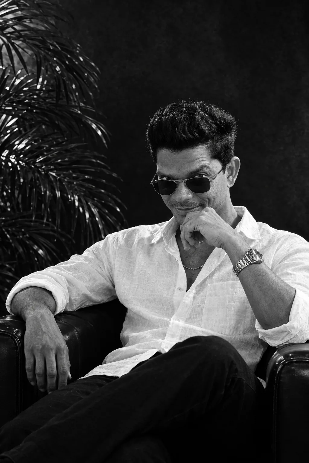 cinematic-black-and-white-portrait-of-stylish-man