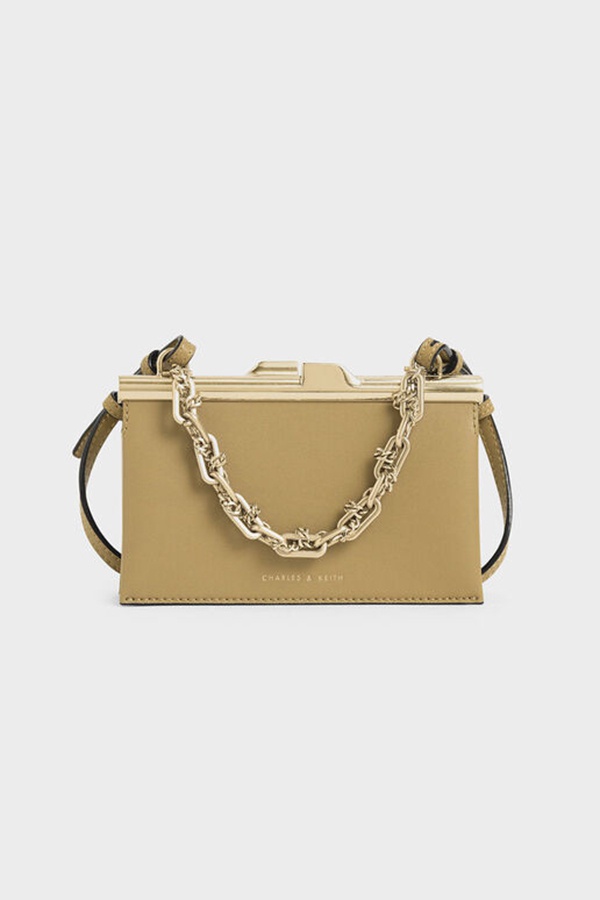  Charles  Keith  Boxy  Chunky Chain Clutch  Odel lk