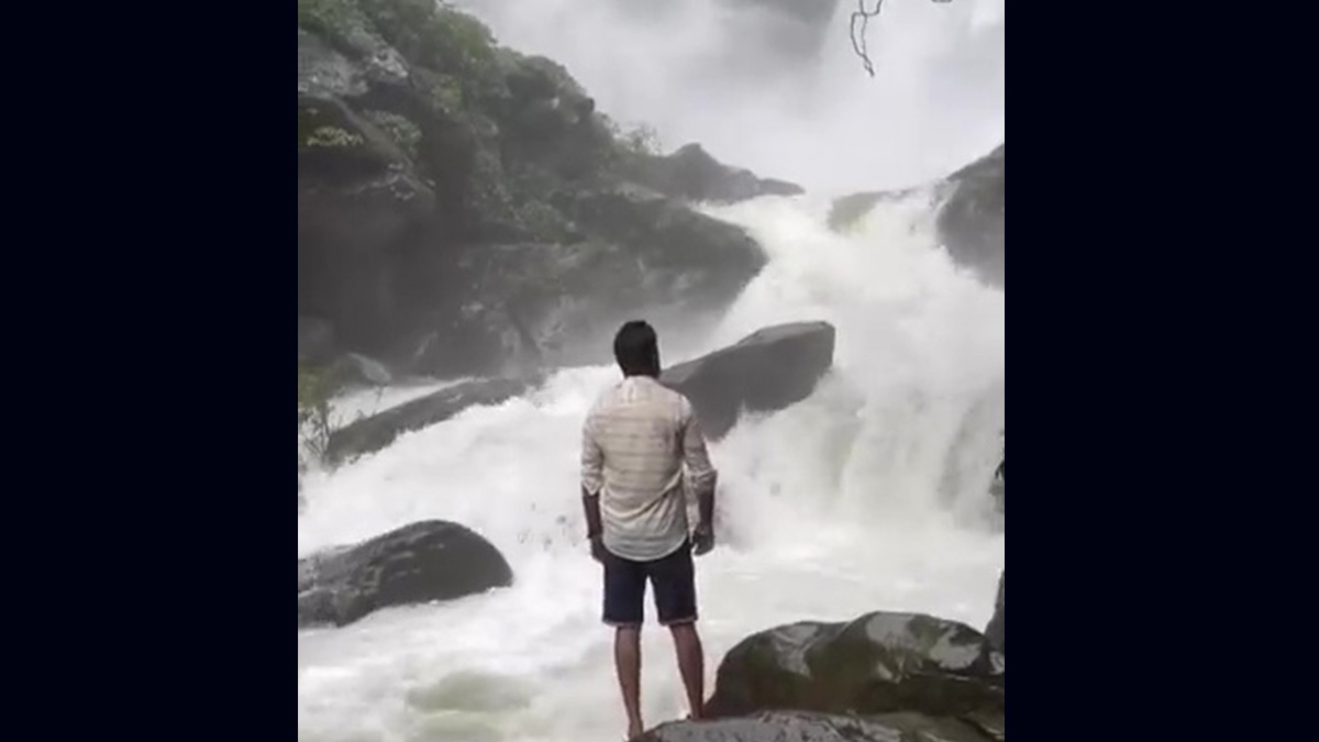Udupi Falls Shocking Video: அருவியின் அழகை ரசித்தவாறு வழுக்கி விழுந்து நீரோடு இழுத்து செல்லப்பட்ட இளைஞர்; பதைபதைப்பு வீடியோ லீக்.!