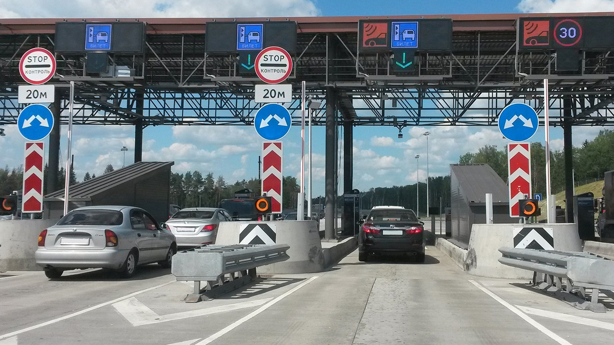 Toll Prices Hiked: நள்ளிரவில் அமலுக்கு வந்த விலை உயர்வு: மிரள வைக்கும் சுங்கச்சாவடி கட்டணங்கள்.!