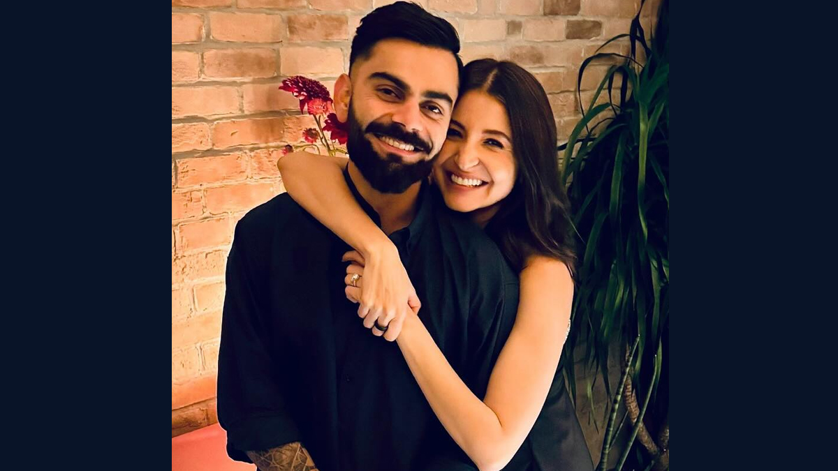 Virat Kohli Anushka Sharma: எல்லையில்லாத காதலில் தவிக்கும் விராட் கோலி: திருமண நாளில் ஜோடியாக ஸ்மார்ட் கிளிக்...!