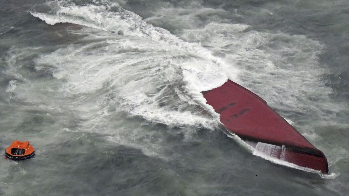 Cargo Ship Sank: தென்கொரியா சரக்கு கப்பல் கடலில் மூழ்கியது – கடலோர காவல்படையினர் மீட்பு பணிகள் தீவிரம்..!