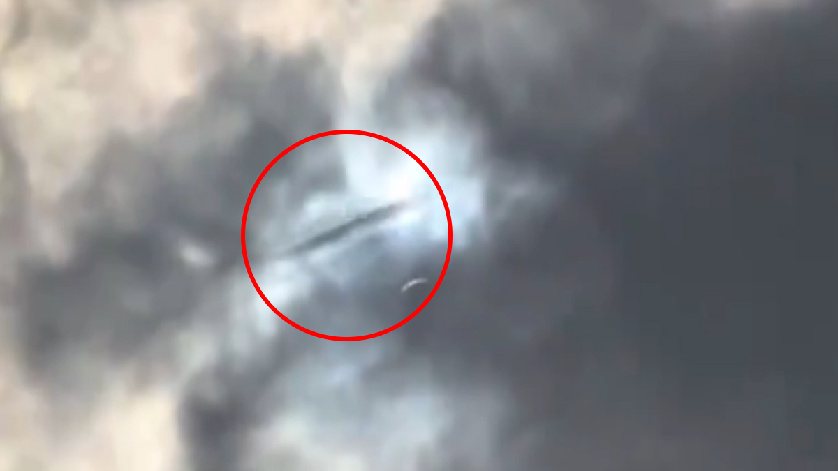 UFO Spotted on Texas: சூரிய கிரகணத்தின்போது அதிர்ச்சி; பறக்கும் தட்டுகளை நேரில் கண்ட மக்கள்.. உலாவிய ஏலியன்.!