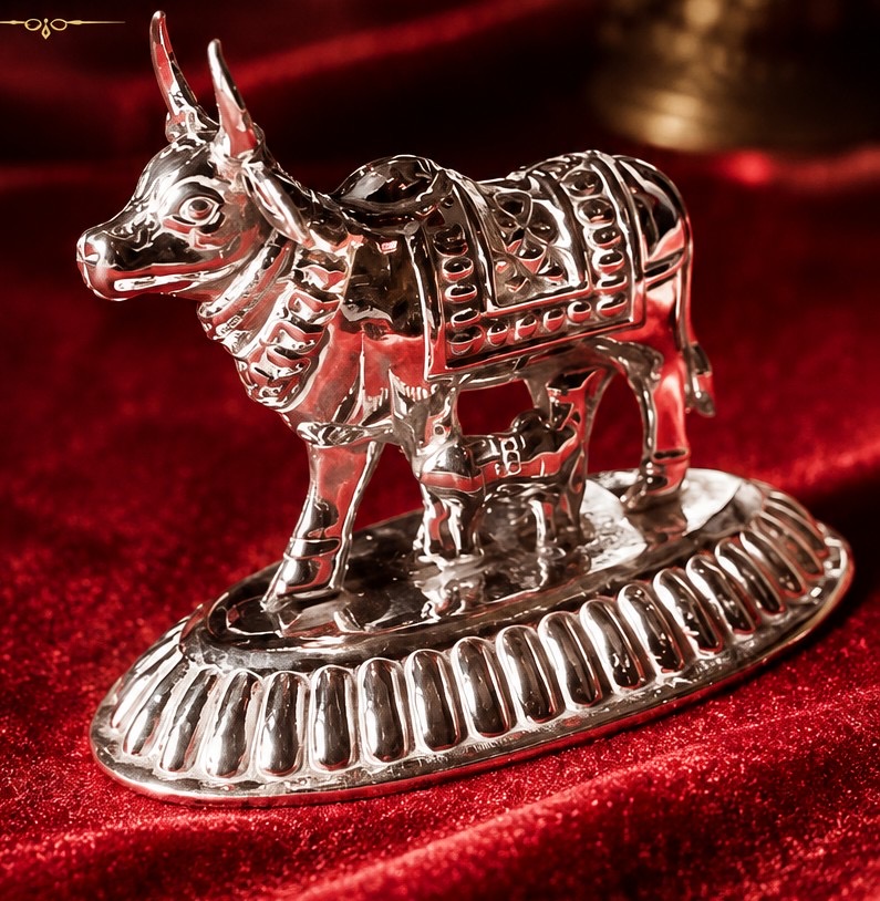 Kamdhenu silver idol